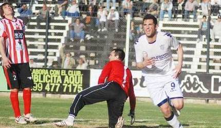 Petti celebra su tanto. (Foto: gentileza La Mañana, de Neuquén).