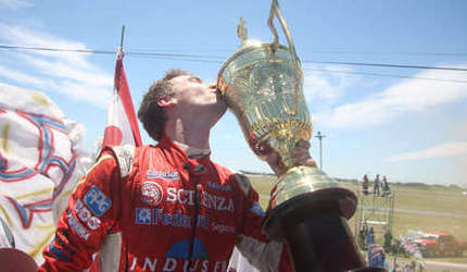 Gastón Crusitta celebra su título. (Foto: Gentileza Mundoveloz).