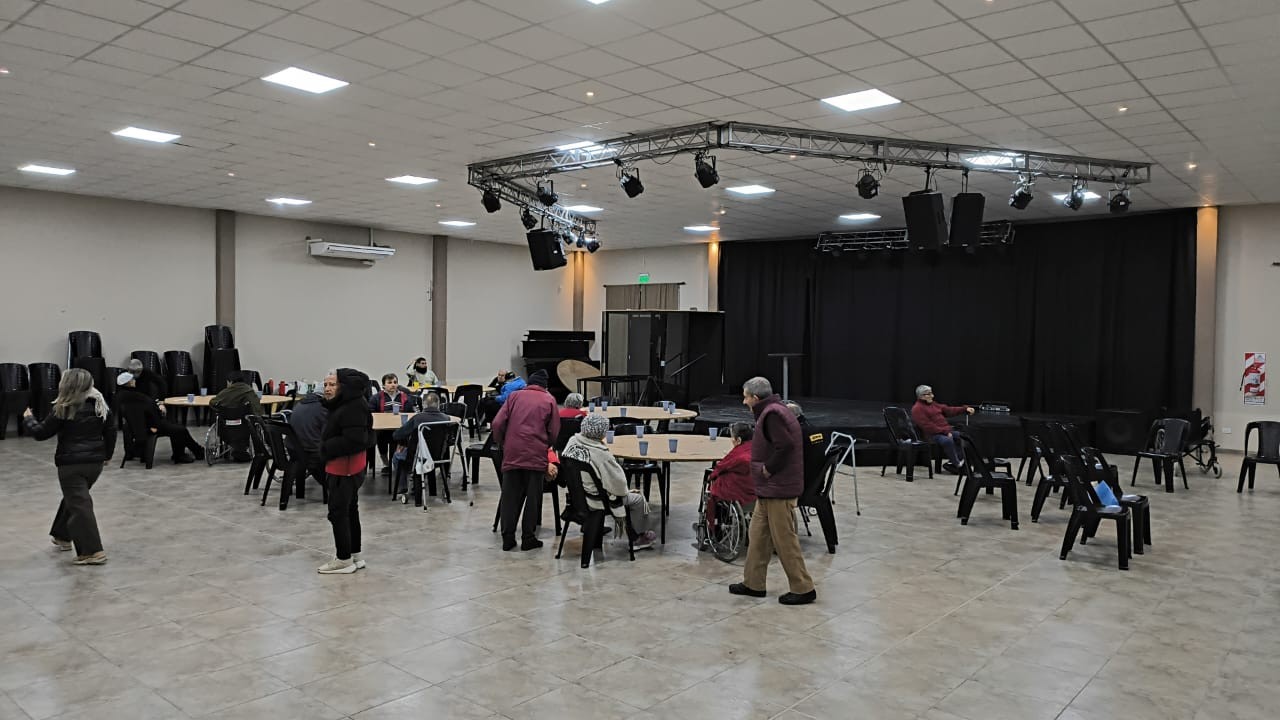 Tras el incendio, los adultos mayores fueron reubicados y permanecerán al menos un mes fuera del geriátrico Pinto