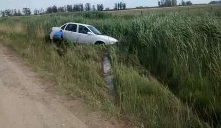 Un auto perdió el control y terminó en una zanja | Noticias | Diario La ...