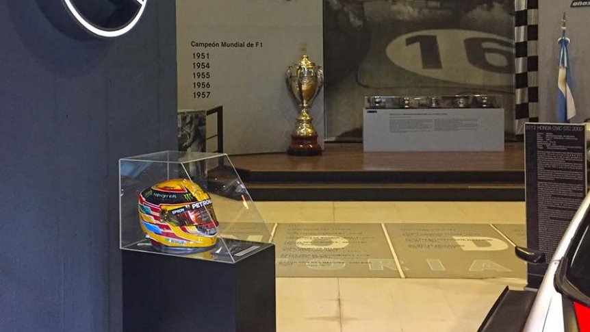 El casco de Hamilton ya está en Balcarce | Noticias | Diario La Vanguardia
