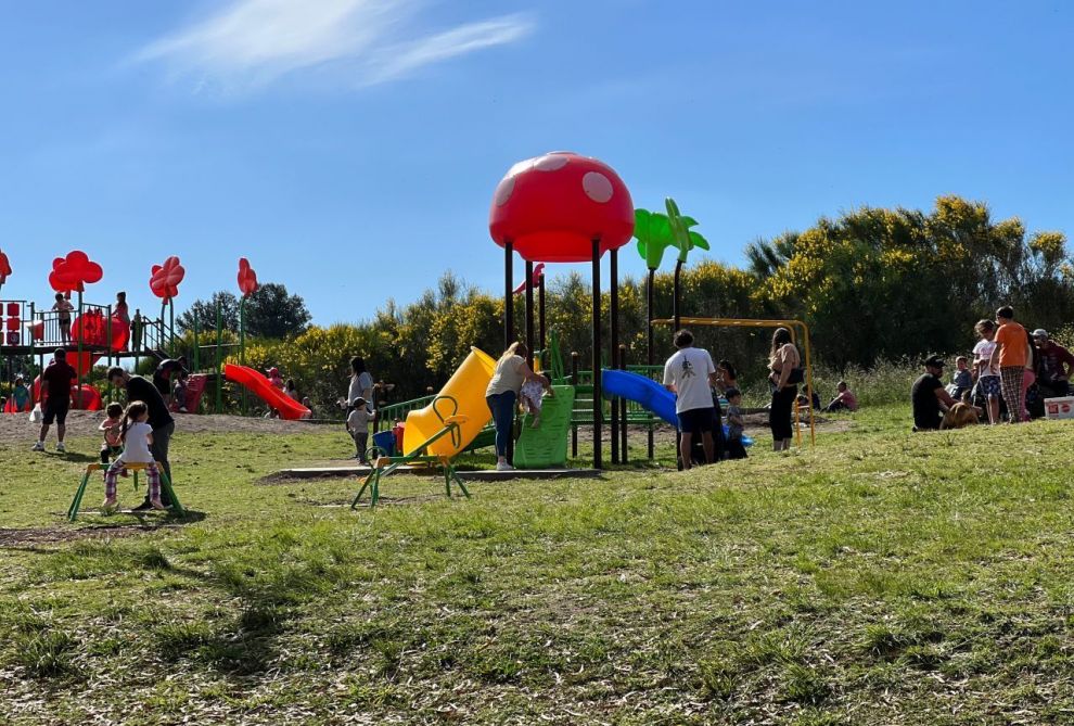 Instalaron nuevos juegos en el Parque Infantil del cerro | Noticias ...