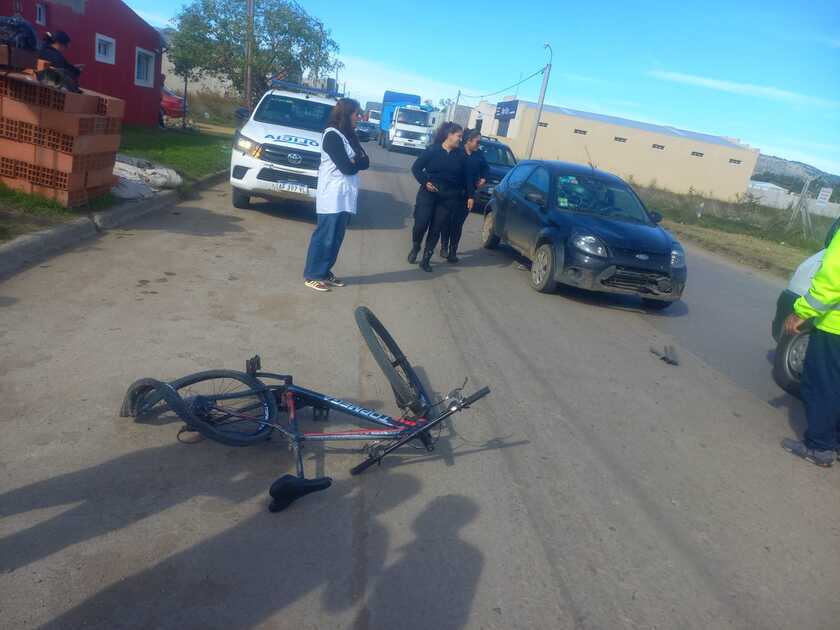 Ciclista resultó herido tras ser embestido por un auto en avenida ...